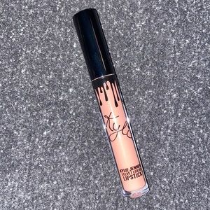 Kylie cosmetics liquid lipstick in Bare